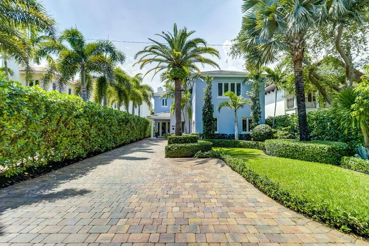 Property Photo: 425 NE 11th Avenue FL 33301