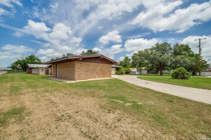 Property Photo:  206 Jay Drive  TX 78016 