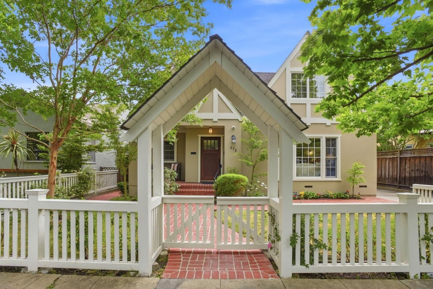 Property Photo: 272 Grand Street CA 94062