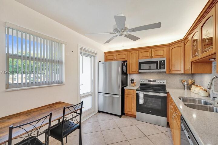 Property Photo: 1025 SE 2nd Ave 208 FL 33004
