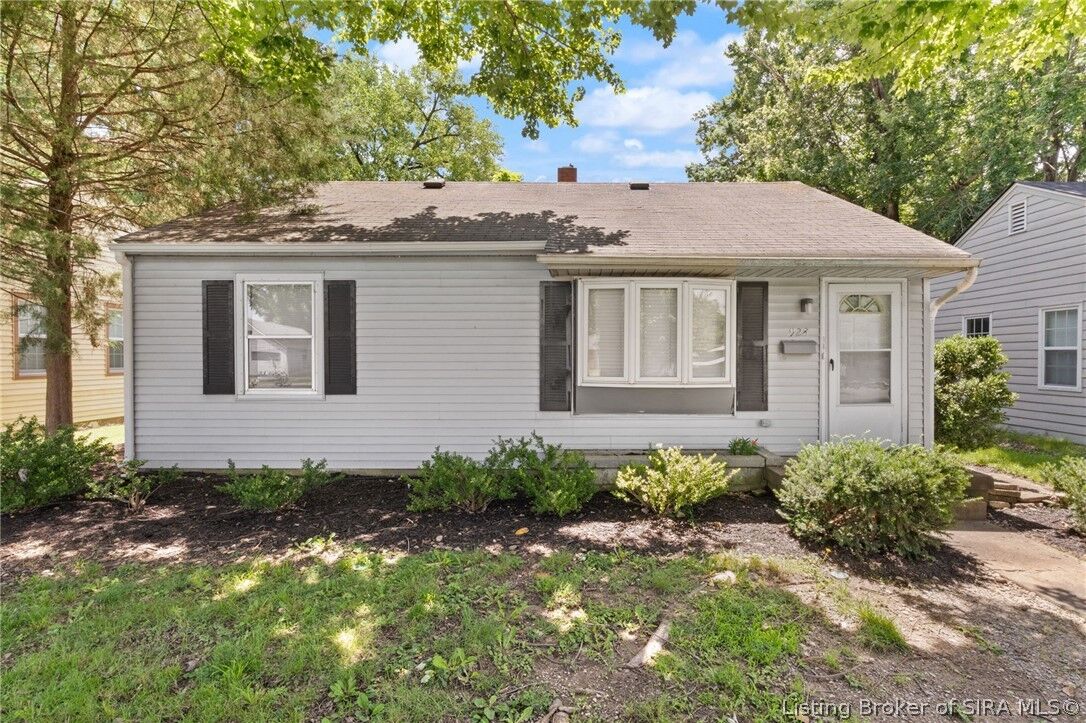 Property Photo: 928 E 8th Street IN 47130