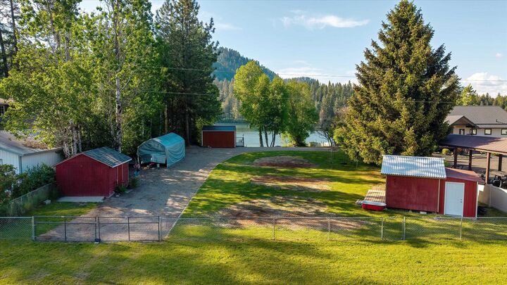 Property Photo: 441 Dilling Dr WA 99119