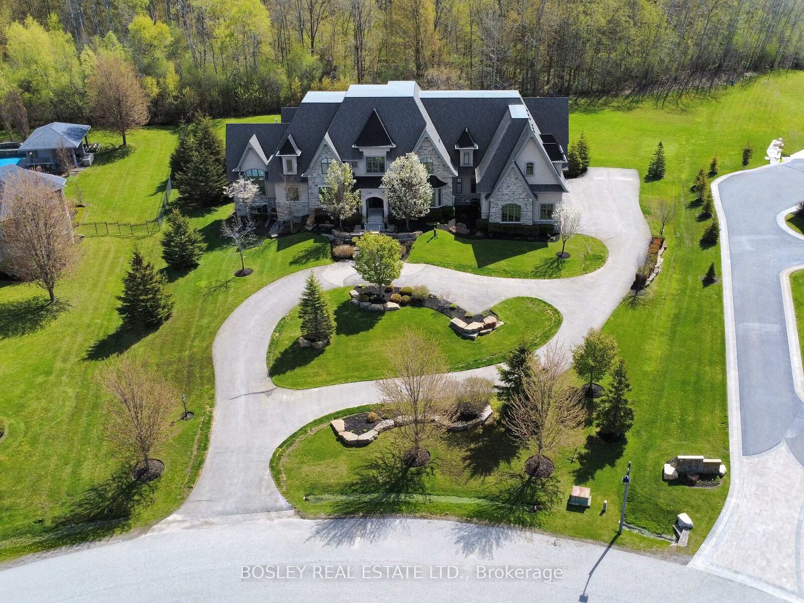Property Photo: 3325 Hollywood Court ON L1X 0A3
