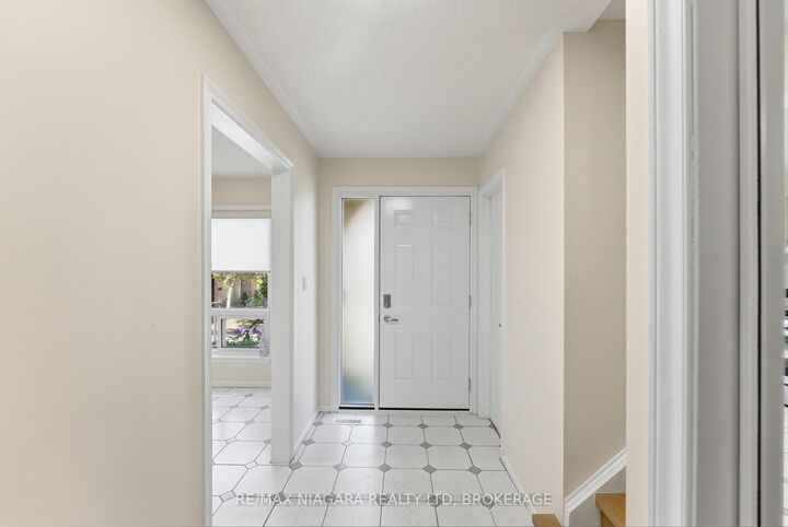 Property Photo: 1 Wootten Way S 32 ON L3P 3H7