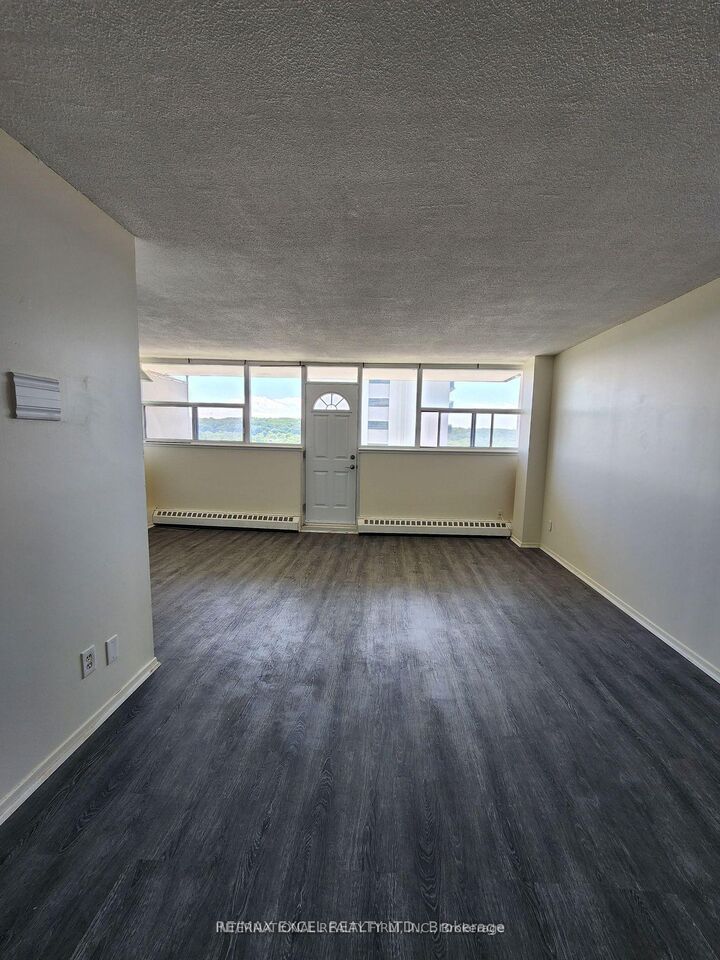 Property Photo: 215 Glenridge Avenue 1102 ON L2T 3J7