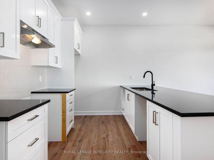 Property Photo: 6 Morrall Court ON K7S 0J4