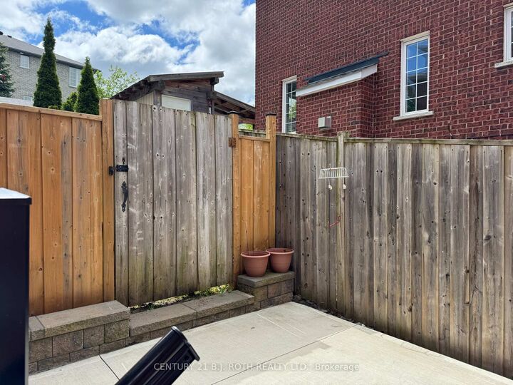 Property Photo:  4 Pinecliff Crescent Bsmt  ON L4N 5V3 