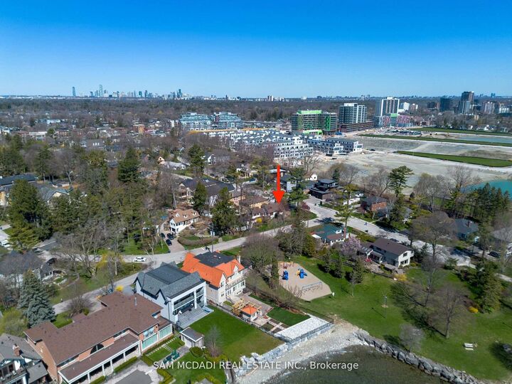 Property Photo: 62 Maple Avenue S ON L5H 2R6
