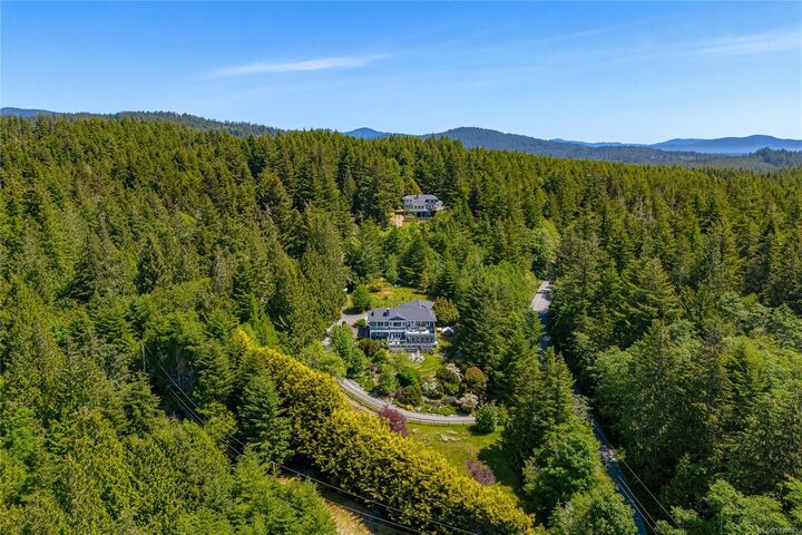 Property Photo:  4475 Otter Point Rd  BC V9Z 0K4 