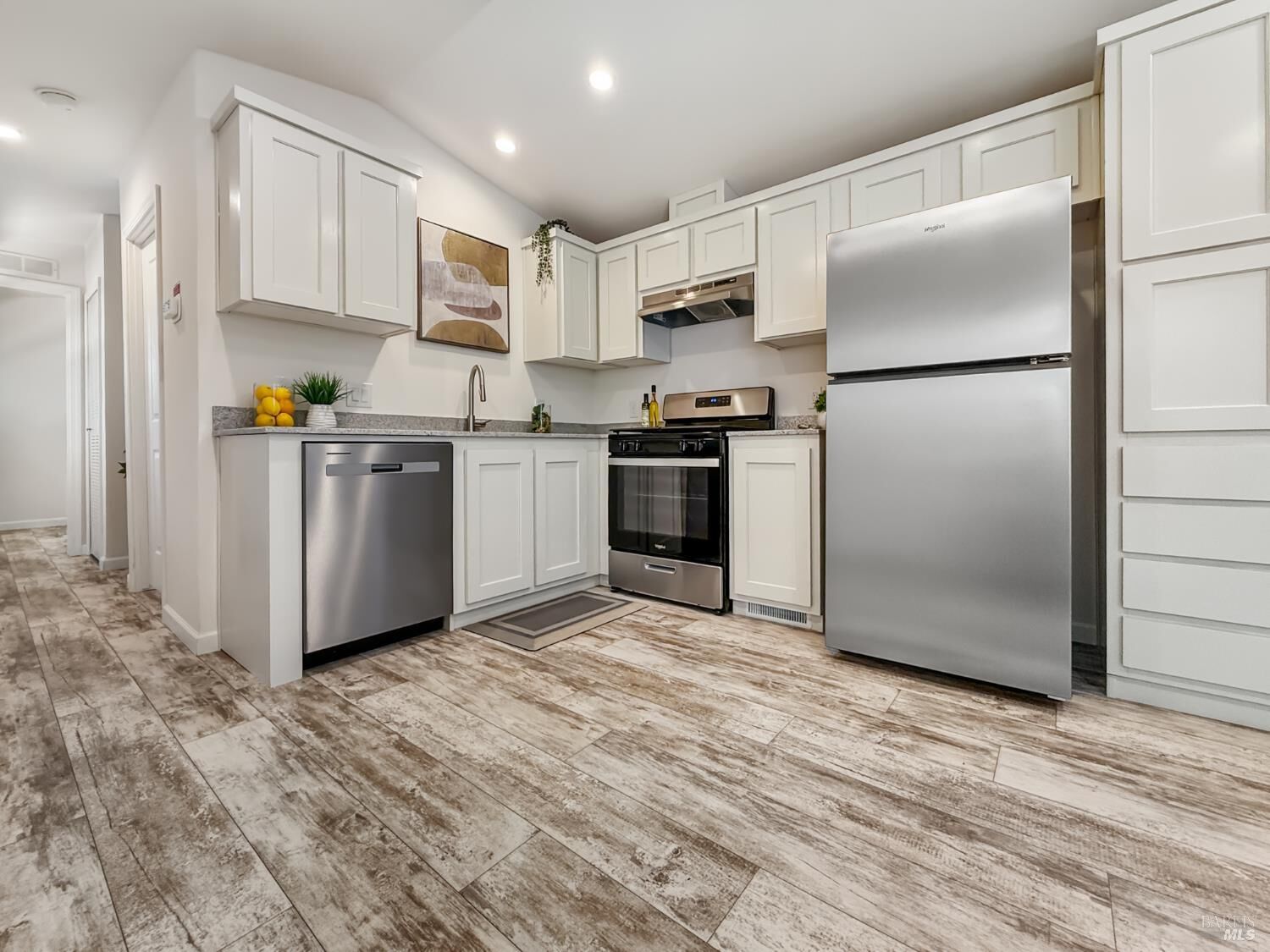 Property Photo:  101 Colgan Avenue 26  CA 95404 