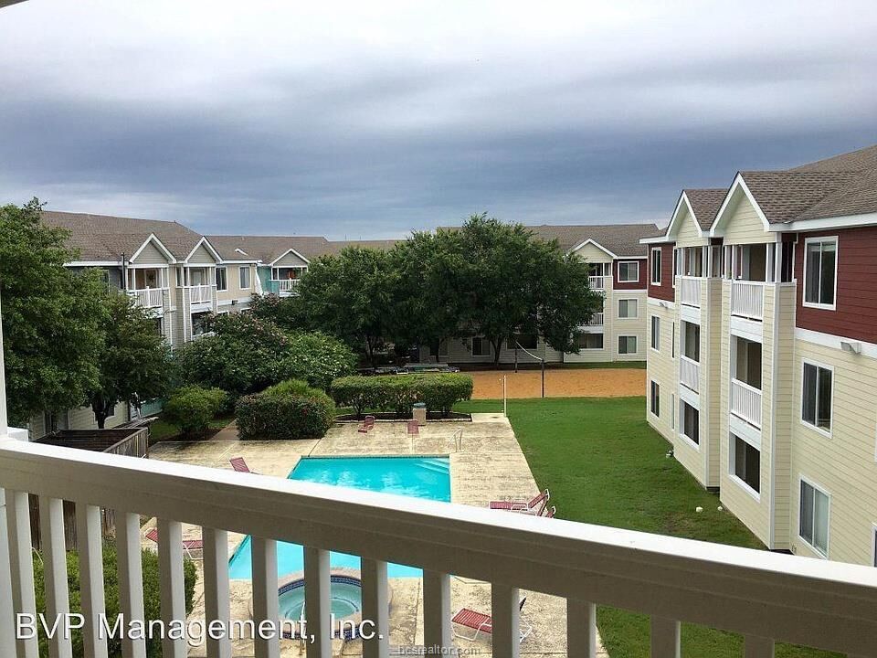 Property Photo:  523 Southwest Parkway 101  TX 77840 