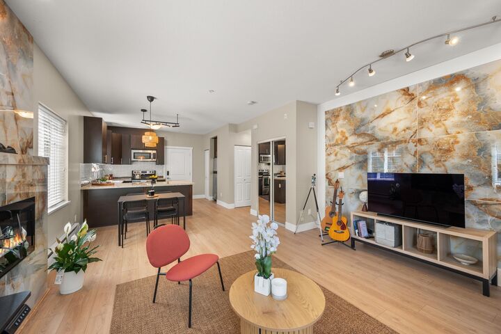 Property Photo:  368 Ellesmere Avenue 111  BC V5B 3S9 