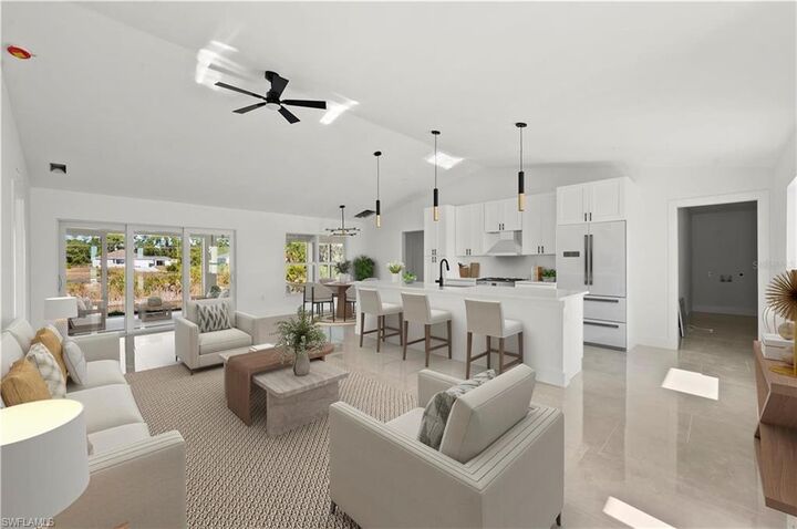 Property Photo:  211 NE 31st St  FL 33909 