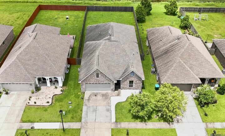 Property Photo:  4792 Viola Farms Dr  LA 70710 