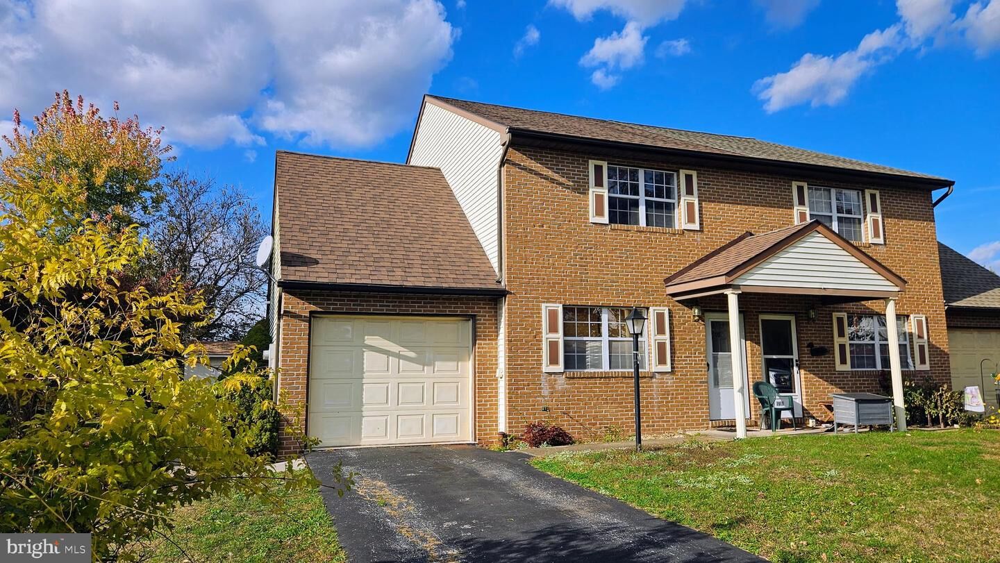 Property Photo:  1708 Condor Lane  PA 17315 