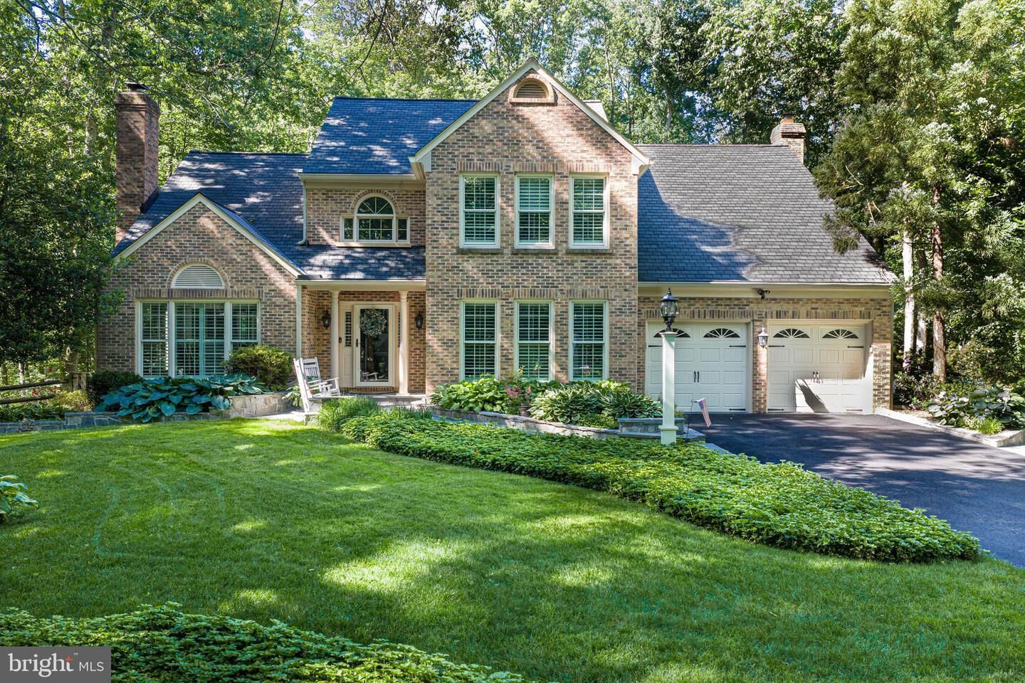 Property Photo: 6811 Brimstone Lane VA 22039