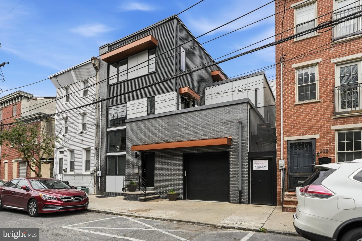 Property Photo:  237 W Thompson Street  PA 19122 