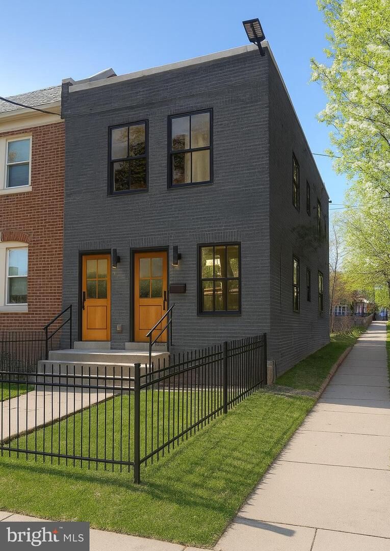 Property Photo:  1721 Q Street SE  DC 20020 