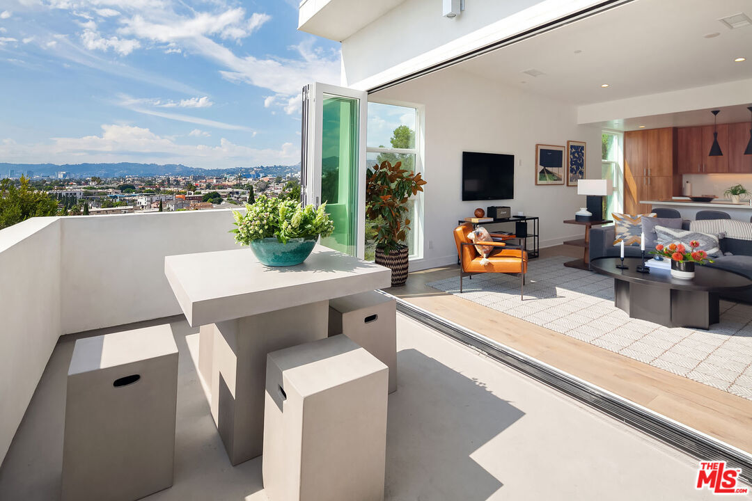 Property Photo: 855 1/2 Hyperion Ave CA 90029