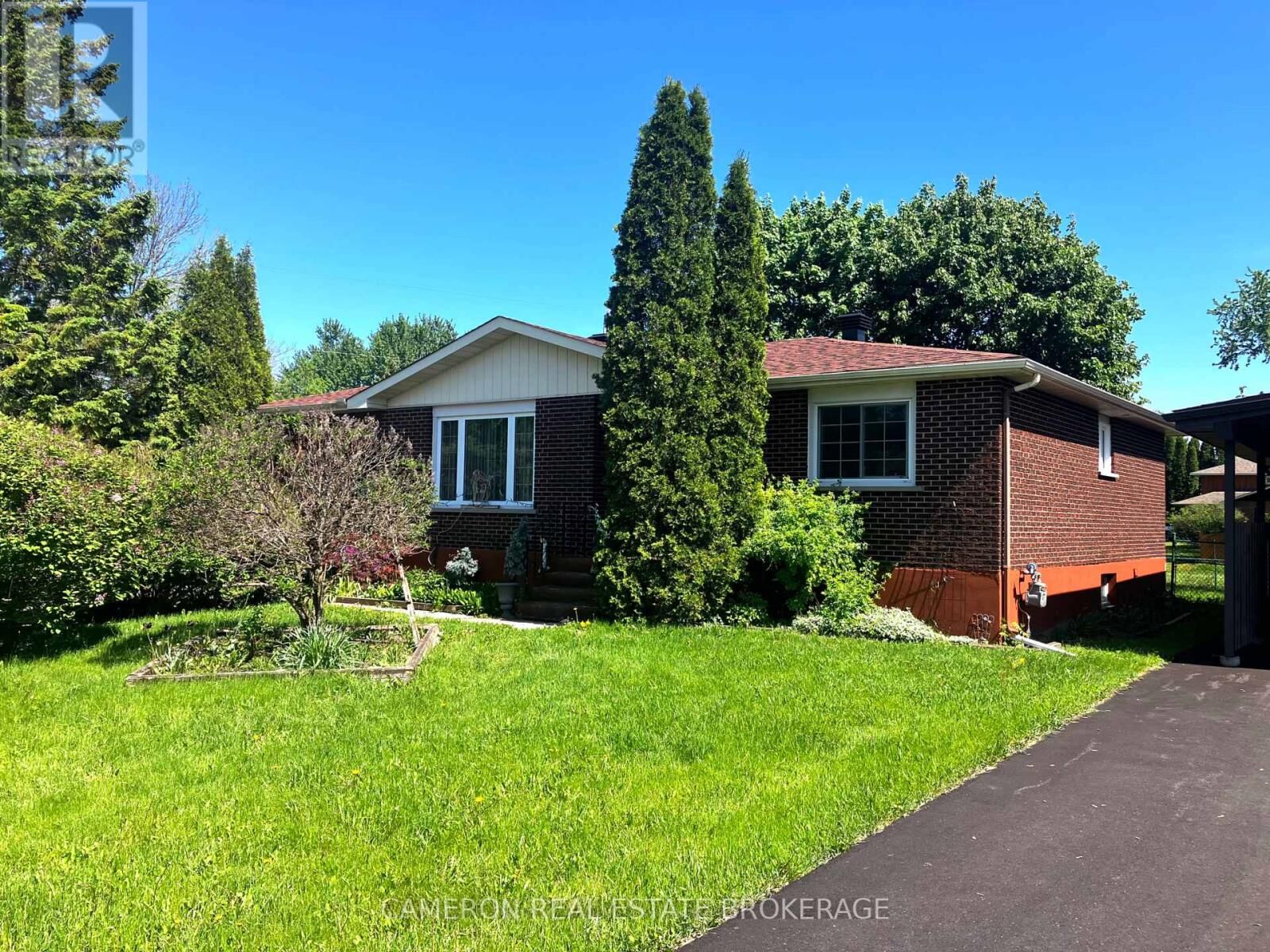Property Photo: 872 Briarhill Avenue ON K6J 5K3