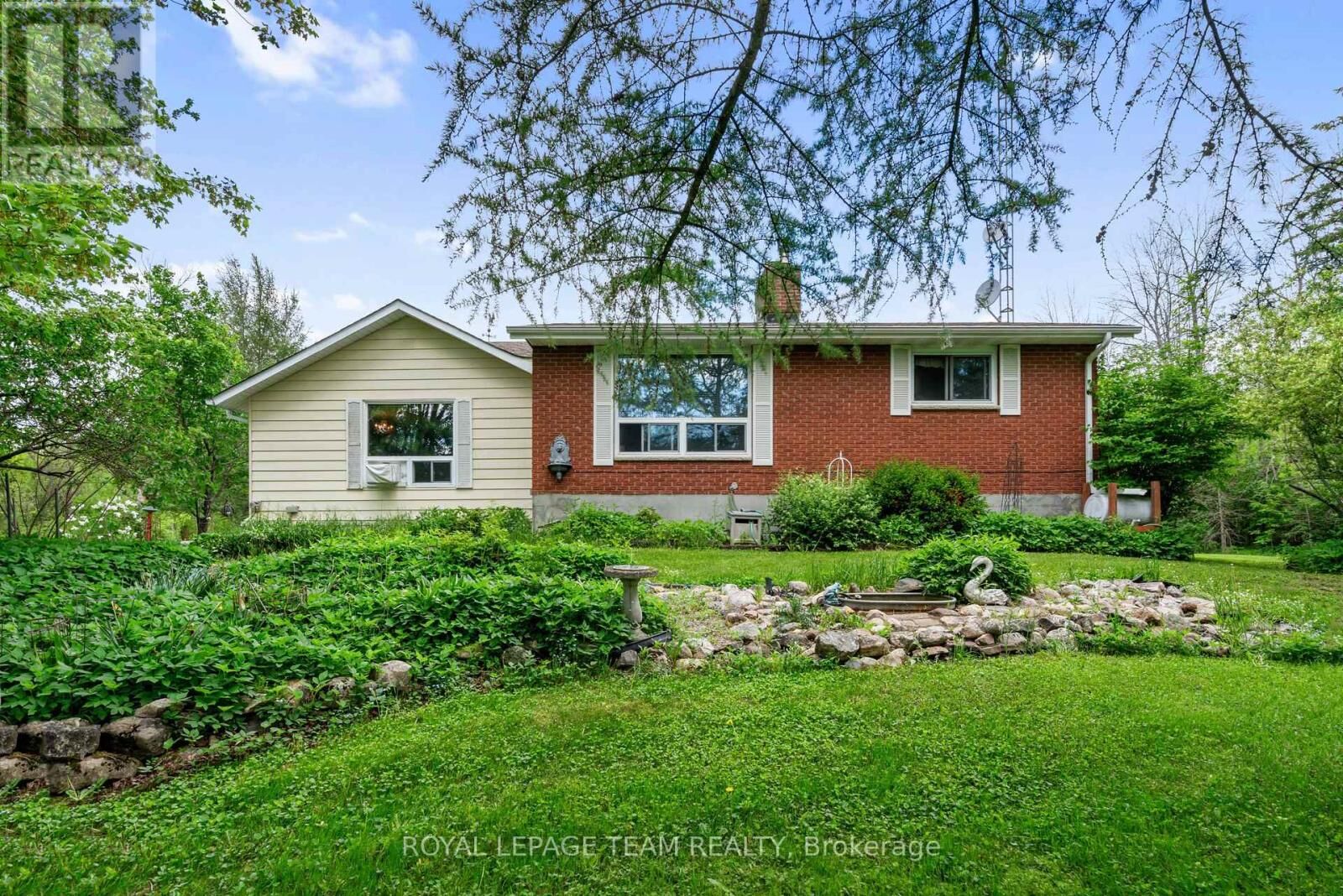 Property Photo: 15615 Dixon Road ON K0C 1R0