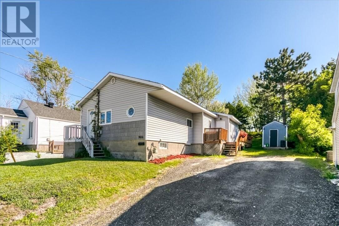 Property Photo:  904 Bancroft Drive  ON P3B 1P7 