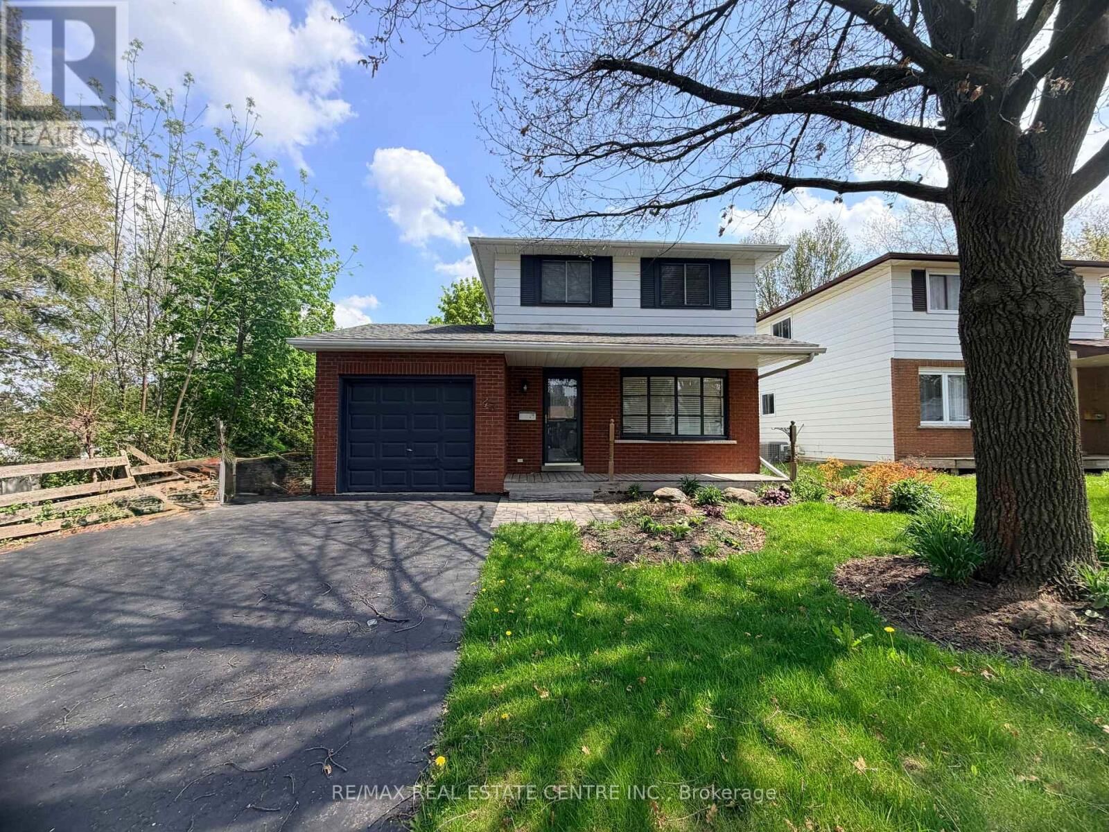 Property Photo:  43 Forest Glen Crescent  ON N2N 1C7 