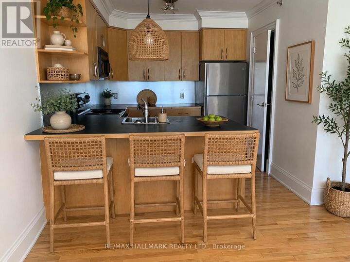 Property Photo:  2151 Danforth Avenue 301  ON M4C 1K2 