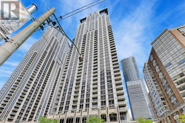 Property Photo: 761 Bay Street 2709 ON M5G 2R2