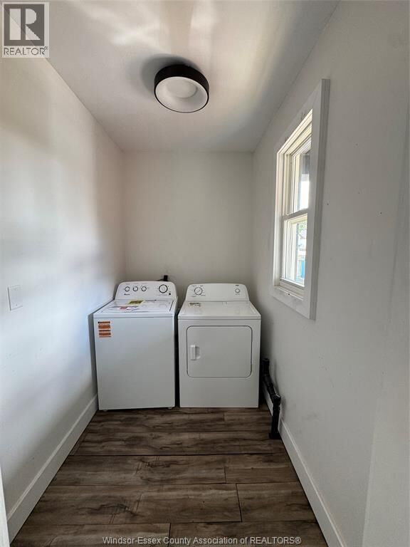 Property Photo:  934 Gladstone  ON N9A 2T6 