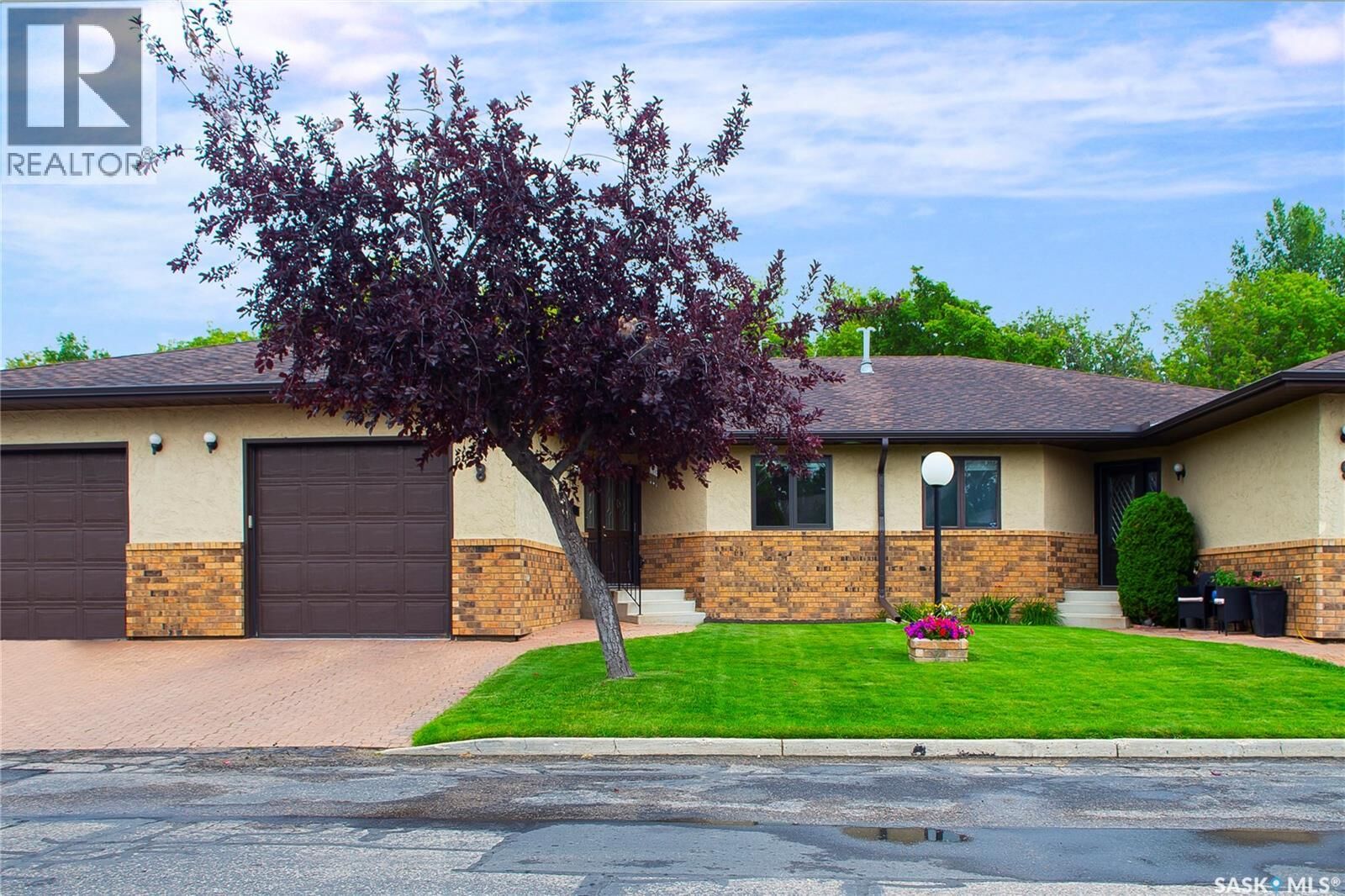 Property Photo: 8 3415 Calder Crescent SK S7J 4Z9