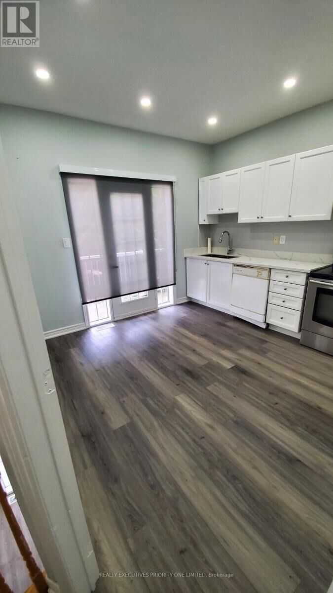 Property Photo:  18 Ed Quigg Way  ON L4H 2S2 