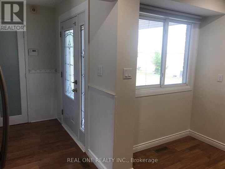Property Photo:  1580 Lancaster Drive 28  ON L6H 2Z5 