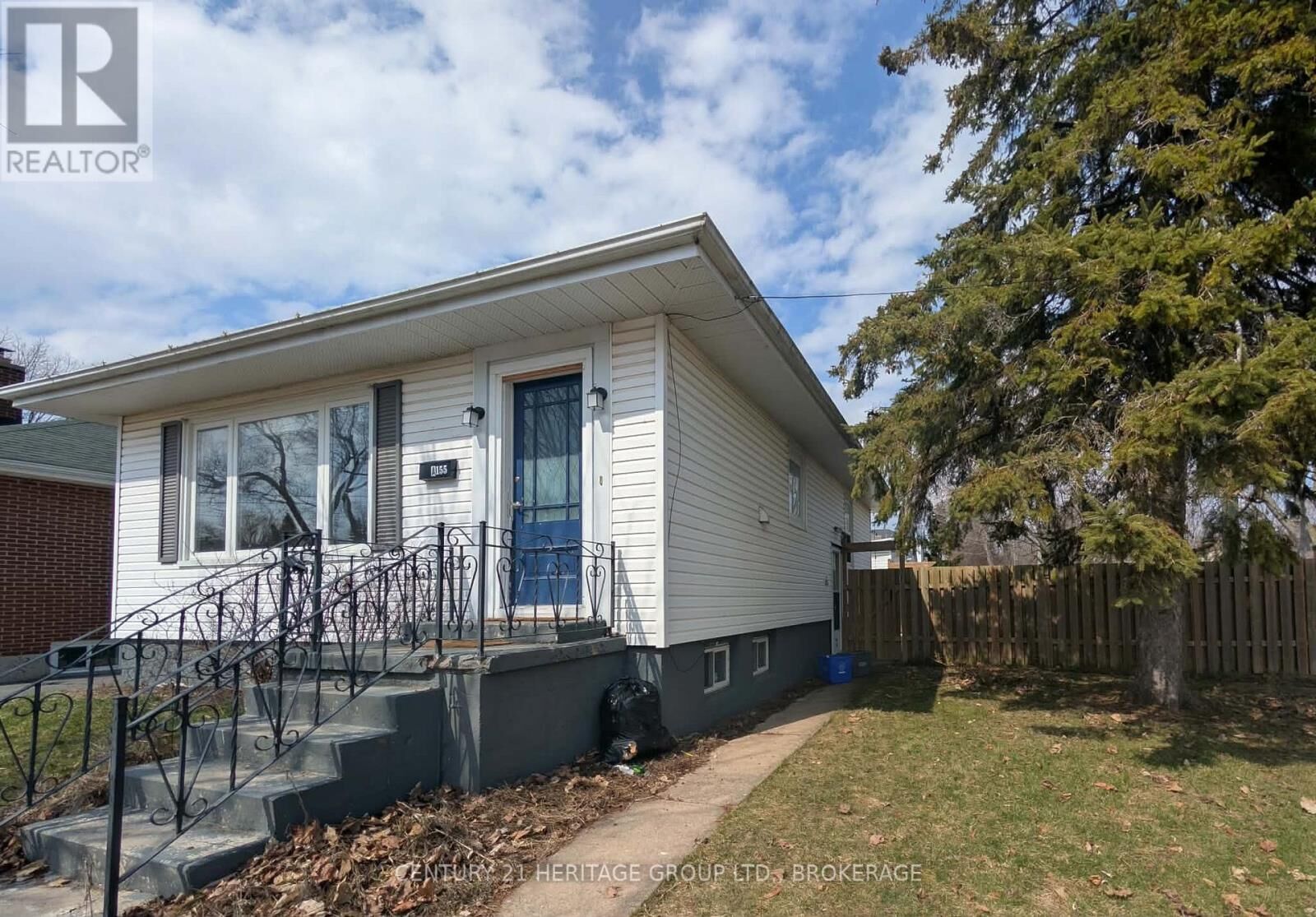 Property Photo: 155 Carruthers Avenue ON K7L 1M8