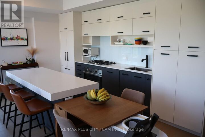 Property Photo: 1888 Queen Street East 507 ON M4L 1H4