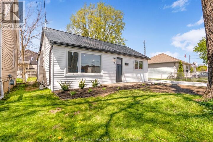 Property Photo: 7 Oxley Drive ON N7L 2K5