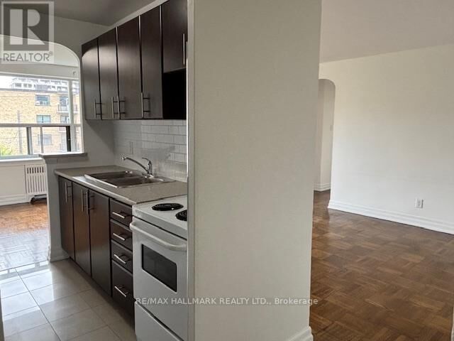 Property Photo:  2 Newholm Road 114  ON M8Y 3M4 