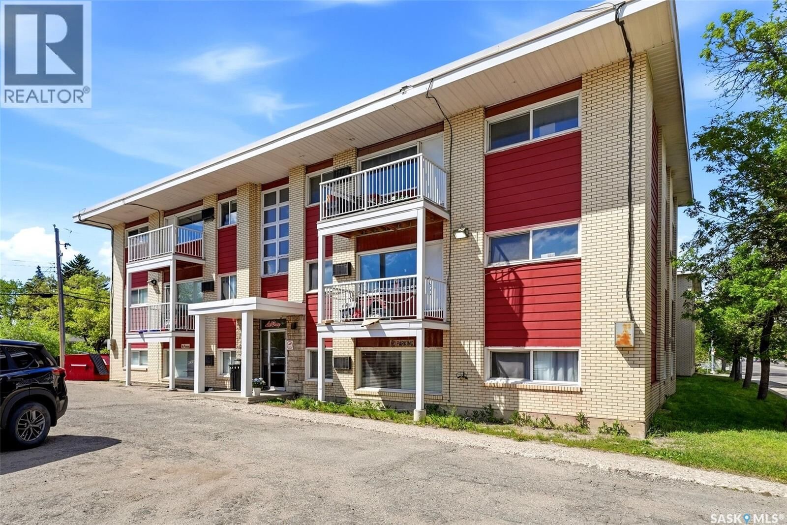 Property Photo: 23 1811 8th Avenue N SK S4R 0G5
