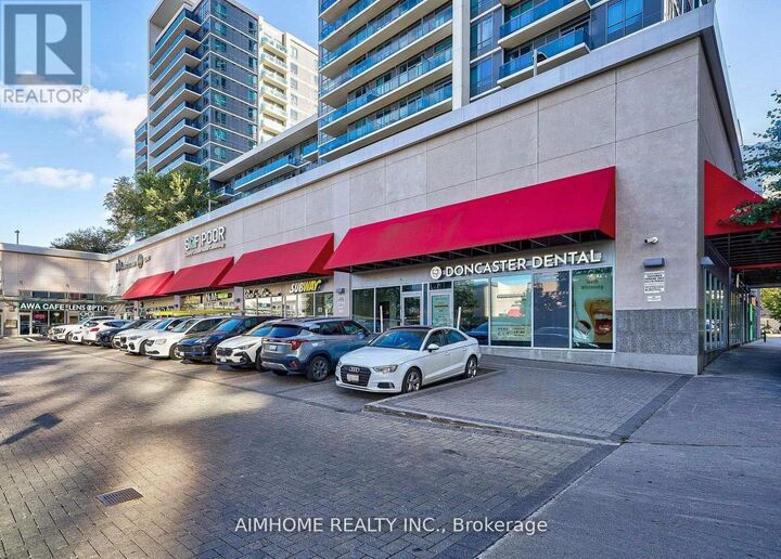 Property Photo: 7161 Yonge Street 2028 ON L3T 0C8