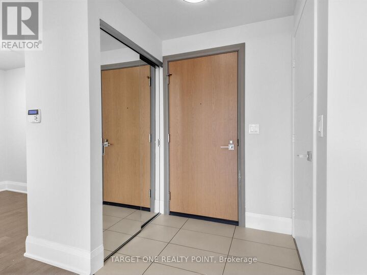 Property Photo:  28 Uptown Drive East Rg20  ON L3R 5M8 