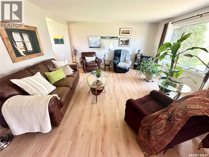 Property Photo: 309 Russell Street SK S0G 4T0