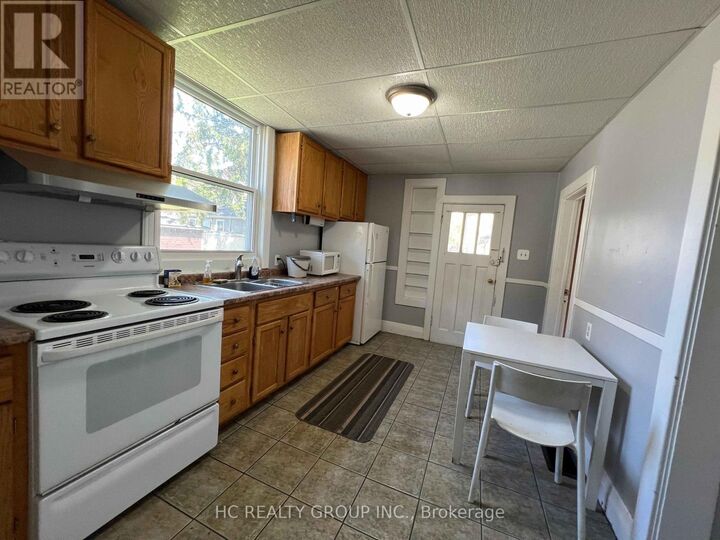 Property Photo:  416 East Oxford Street East 1  ON N5Y 3H4 
