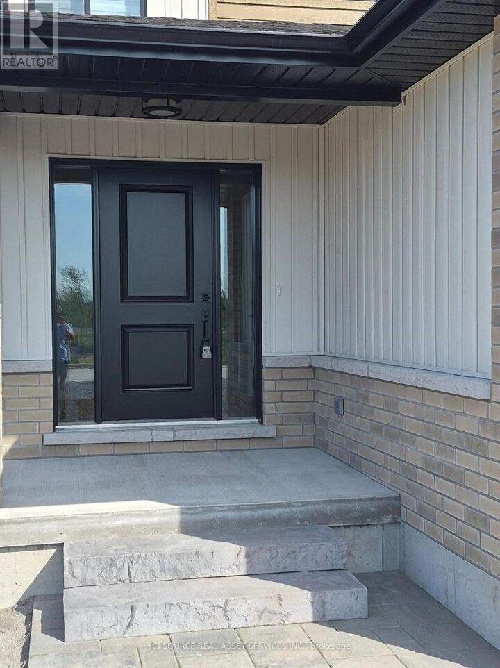 Property Photo:  128 Hastings Park Drive Unit A  ON K8P 0J4 