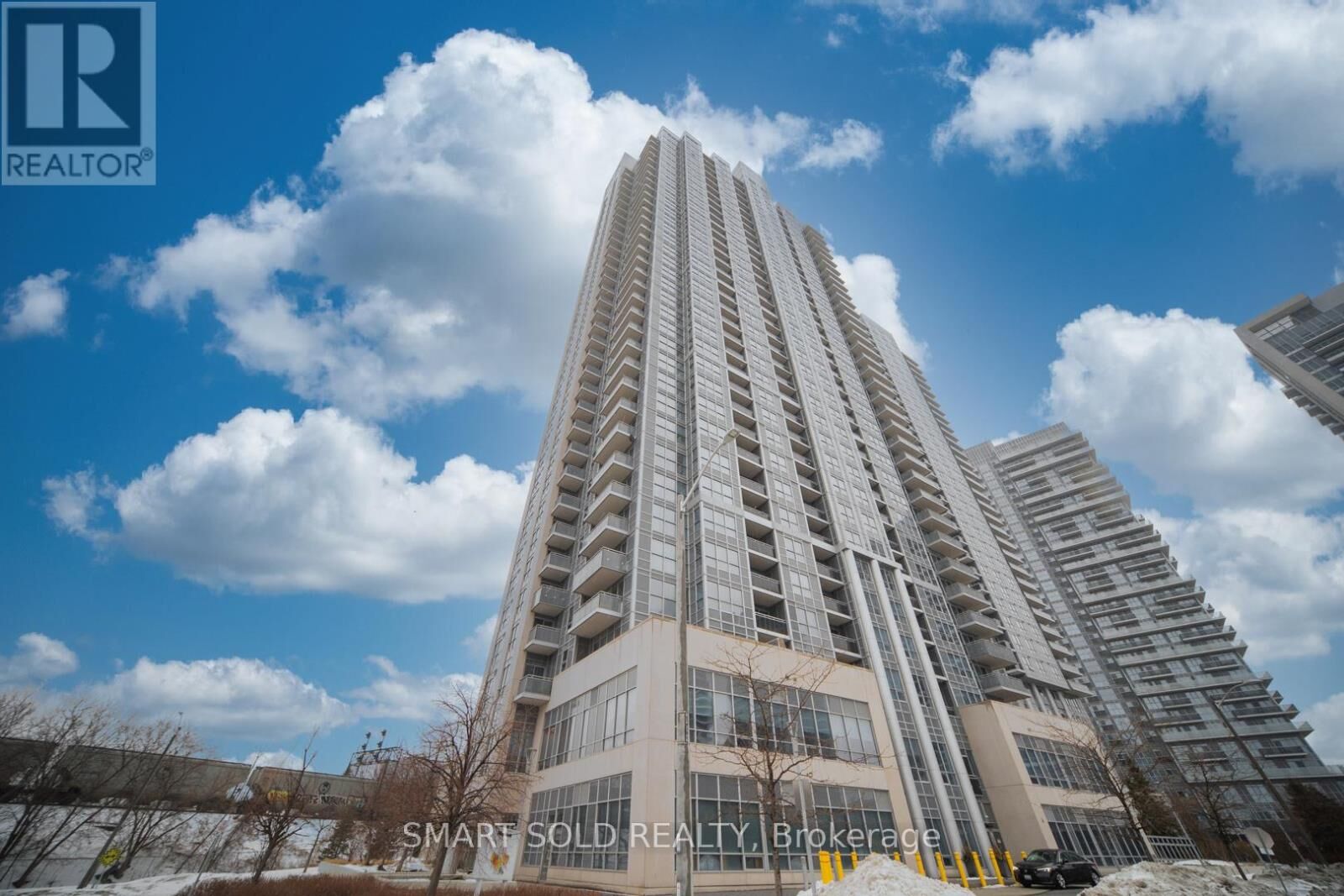 Property Photo: 275 Village Green Square 2918 ON M1S 0L8