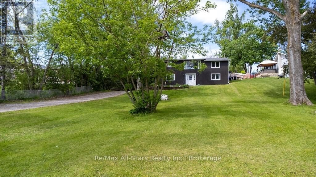 Property Photo: 9 Riverside Dr Drive ON K9V 0H6