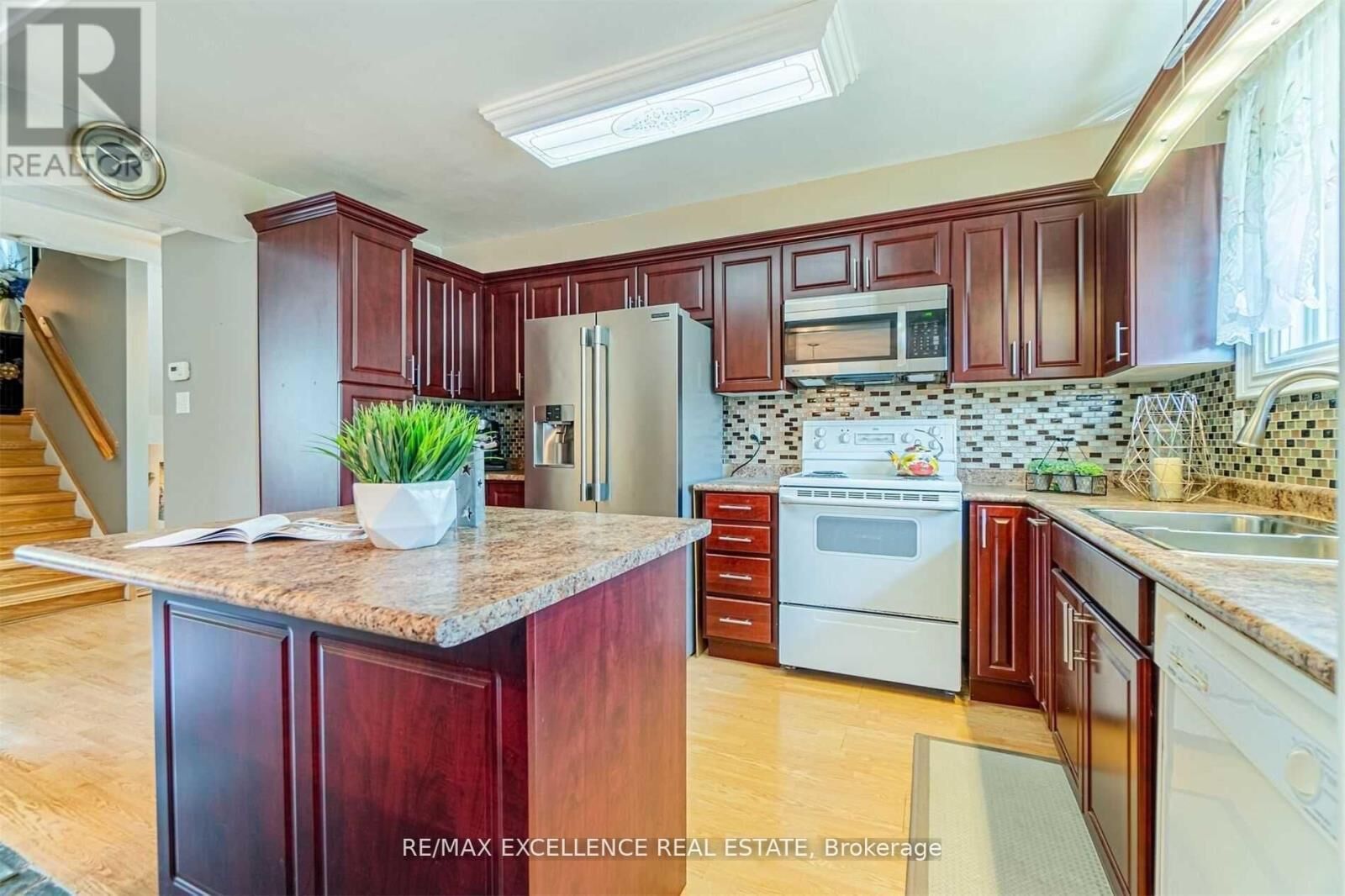Property Photo:  148 Ashton Crescent  ON L6S 3J9 