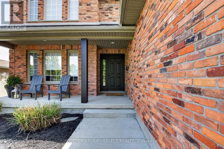 Property Photo:  972 Guildwood Boulevard  ON N6H 4G3 