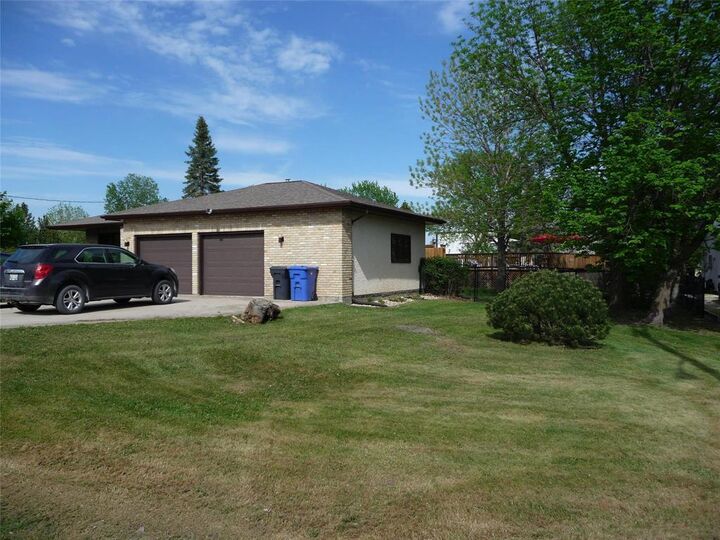 Property Photo: 202 Second St East Street MB R0A 0X0