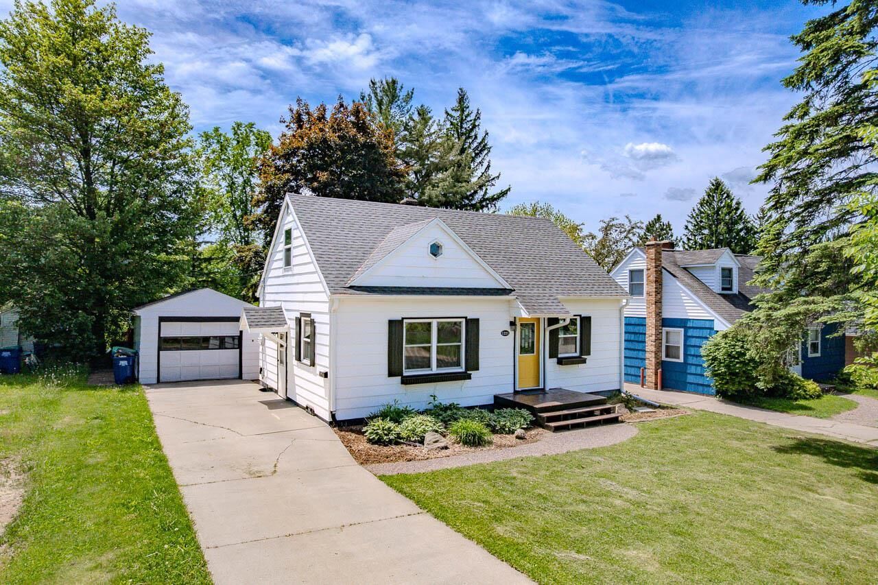 Property Photo: 1221 Single Avenue WI 54403
