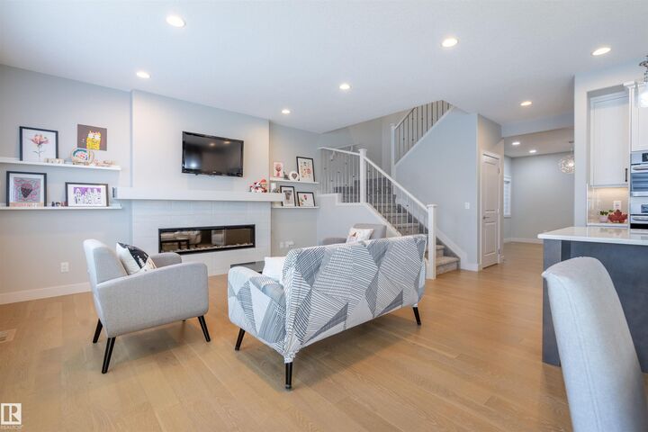 Property Photo: 6621 Knox Place SW AB T6W 4R1